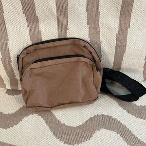 BAGGU cocoa Fanny pack